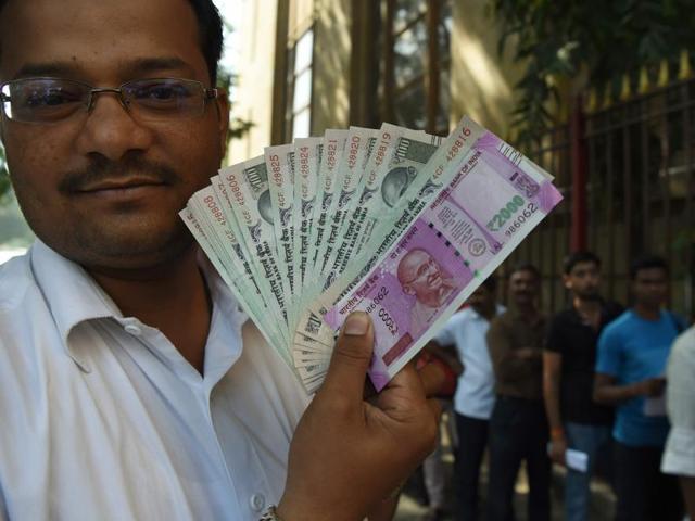 india-economy-currency.jpg