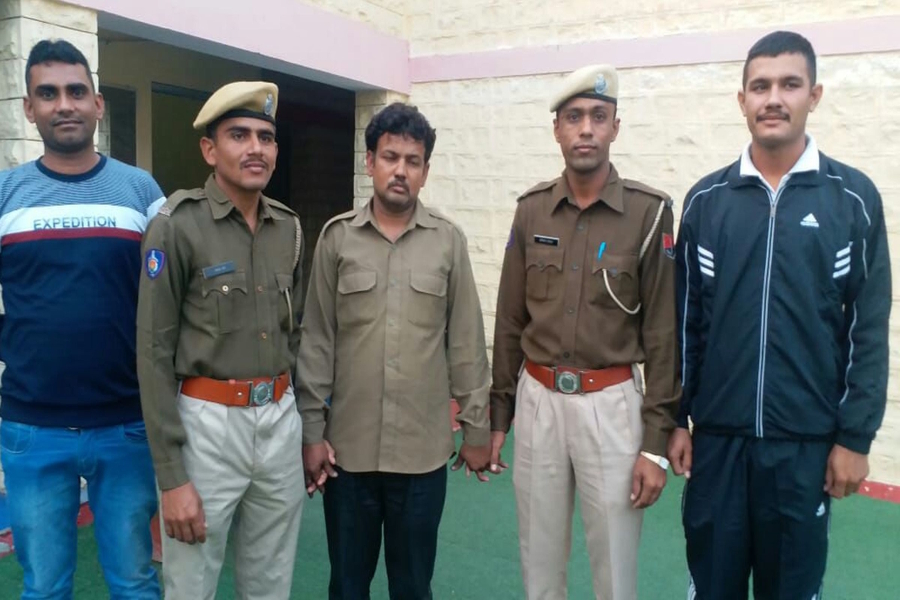auto rickshaw driver molests minor school girl in jodhpur