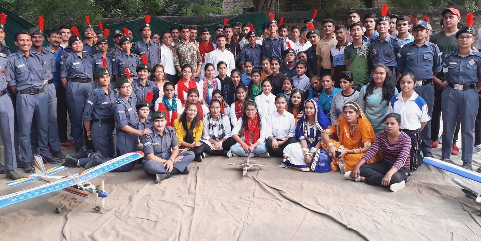 एनसीसी के माध्यम से पढ़ रहे सेना के अनुशासन का पाठ