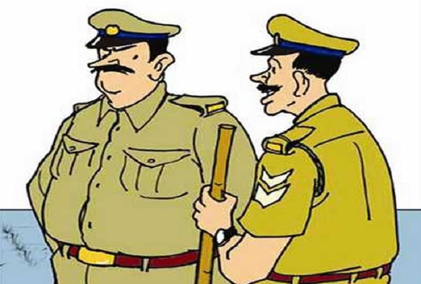 दुकान कपड़े की, धंधा कुछ और, अंदर का नजारा देख पुलिस के होश उड़े...