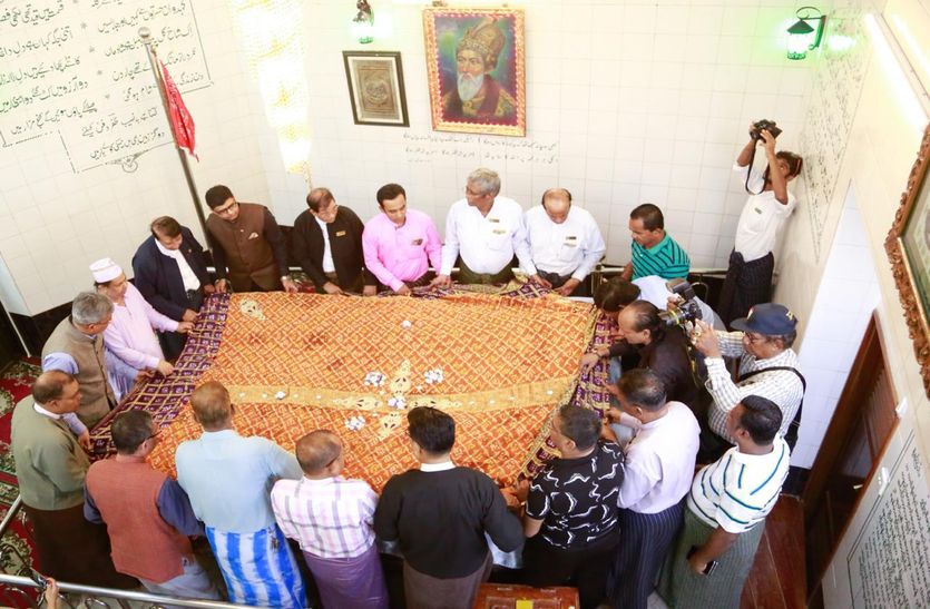 video...अजमेर दरगाह की चादर रंगून में बहादूर शाह जफर के मजार पर पेश