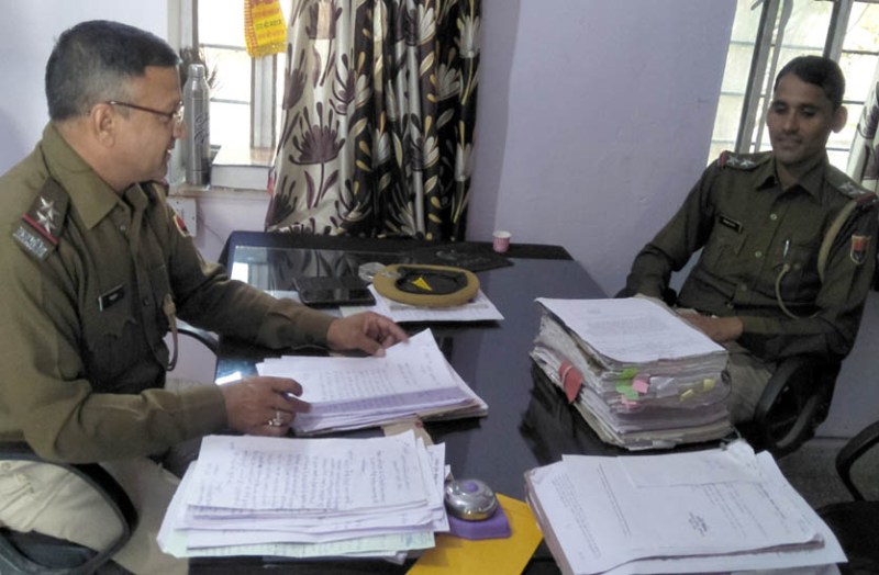 निशानदेही पर लूट की वारदात में इस्तेमाल बाइक व मोबाइल फोन बरामद