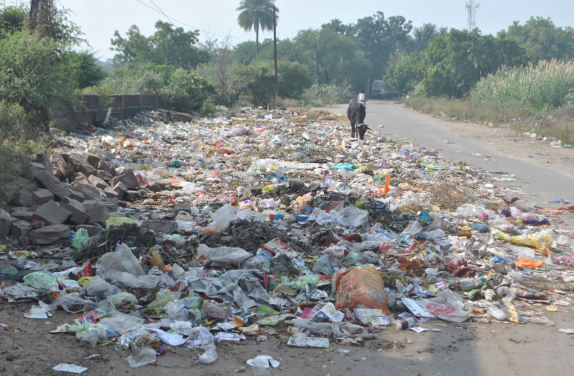 Claim of sanitation reduced to plan, piles of dirt on roads, squares