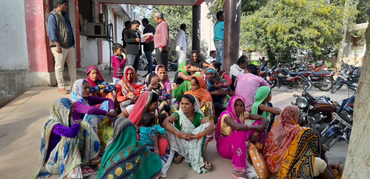 एक अनुविभाग के दो एसडीएम के फेर में फंसे लोग