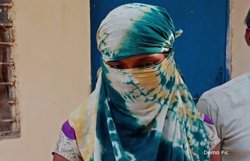 हत्यारन बीवी ने पहले साथ में छलकाया जाम, अचानक पति की बात पर आया गुस्स्सा, कुल्हाड़ी से काट डाला गला