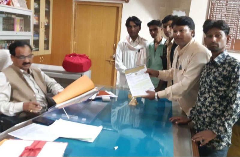 सपेरा समाज के लोगोंं ने एसडीएम को सौंपा ज्ञापन