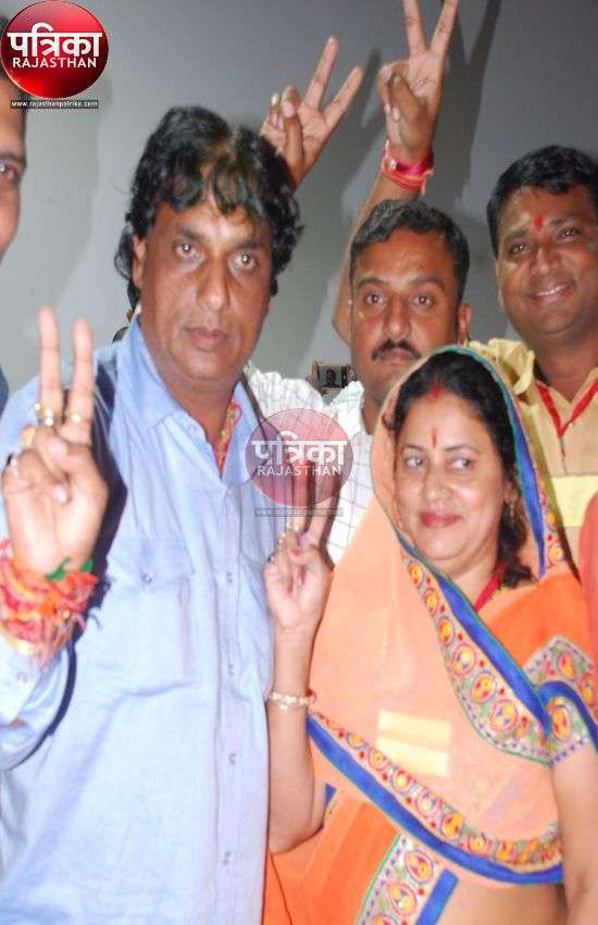 जीत की खुशी में मां के गले मिली तो आए आंखों में आंसू