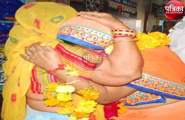 जीत की खुशी में मां के गले मिली तो आए आंखों में आंसू