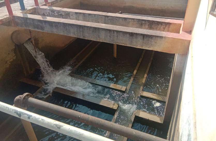 Municipal Corporation is purifying water supply without chemist