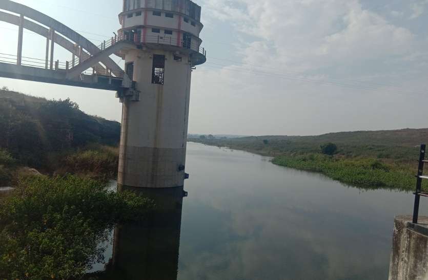 Nagar Nigam purifying water supply without chemist