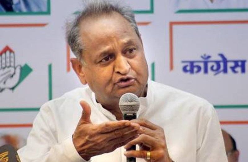 देवेंद्र फडणवीस के इस्तीफे के बाद सीएम गहलोत का बयान, बोले- सत्यमेव जयते