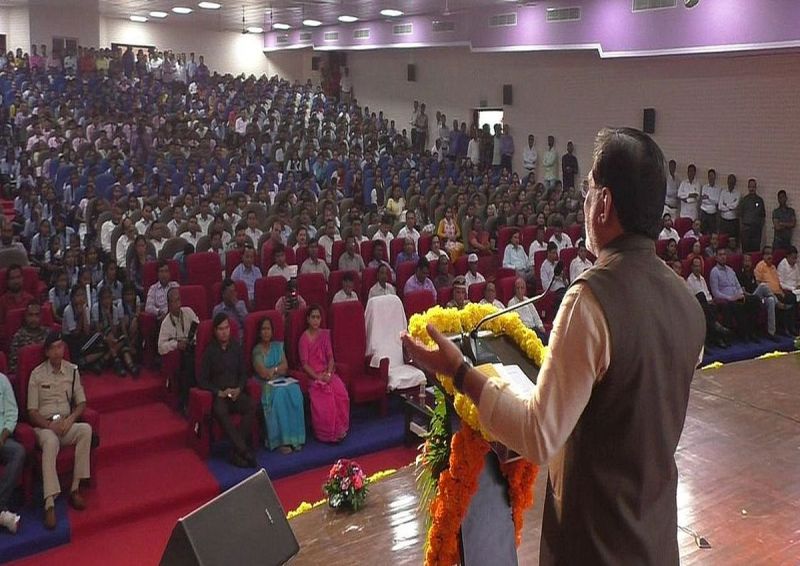 Indian Constitution Day: अधिकारों के साथ कर्तव्यों के प्रति भी जागरूक रहें