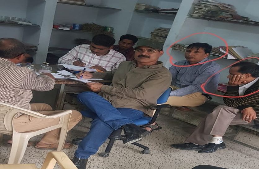 Two employees arrested for taking bribe in Sarwad