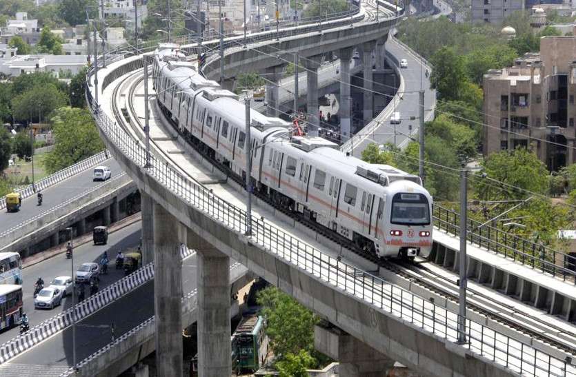 अब अंडरग्राउंड नहीं, एलिवेटेड पर चलेगी मेट्रो