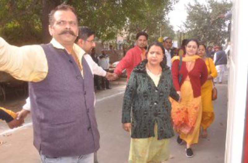 दोपहर तक पैंसठ में से 61 पार्षदों ने किया मतदान