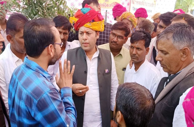 विद्युत निगम के जेईएन के खिलाफ ग्रामीणों का फुटा गुस्सा, विधायक से की मोबाइल रिसिव नहीं करने सहित अन्य शिकायत