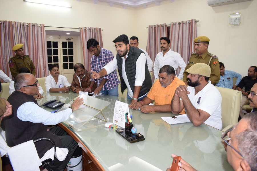 jnvu student union president ravindra singh bhati fight with VC