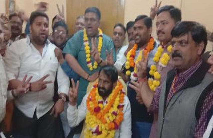 क्रॉस वोटिंग ने बिगाड़ा कांग्रेस का खेल, भाजपा ने बाजी मारी