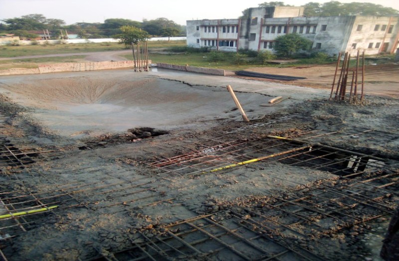 छात्रावास भवन चढ़ गई भ्रष्टाचार की भेंट, छत ढलाई के बाद भर-भराकर गिर गई पौने तीन करोड़ की बिल्डिंग