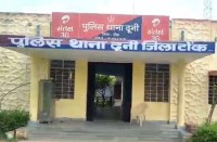 गिरफ्तार किए गए लुटेरों से बरामद की एक तोला सोने की नथ