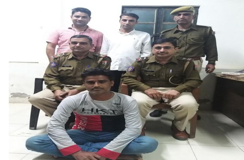 पांच साल से फरार इनामी बंदी गुजरात से गिरफ्तार