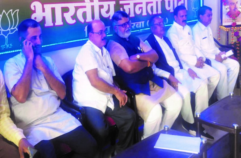 निकाय चुनाव प्रभारी ने ली कार्यकर्ताओं व उम्मीदवारों की बैठक, टिकट बंटवारे पर हुई चर्चा