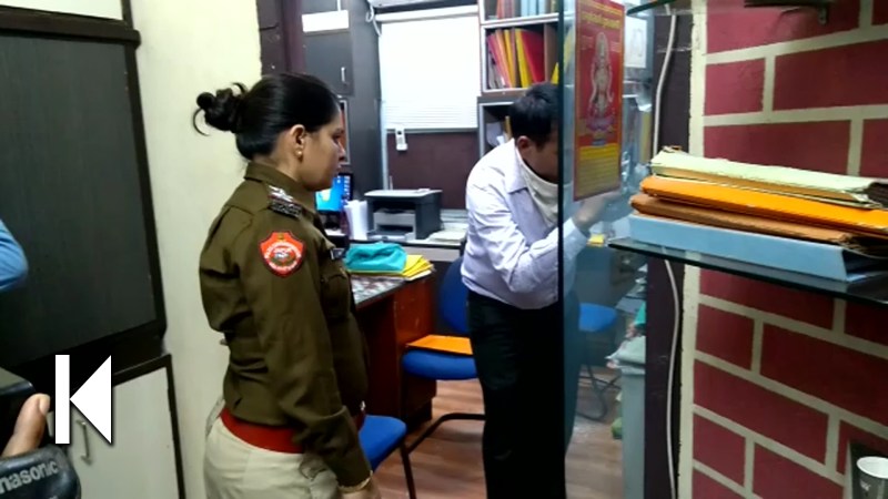 टैक्स कंसल्टेंट के दफ्तर से ढाई लाख रुपए चोरी