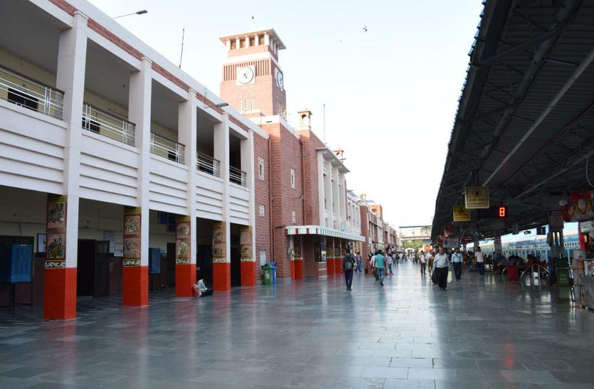 रेल गाडि़यों में यात्री दबाव, चार ट्रेनों में बढ़ाए डिब्बे