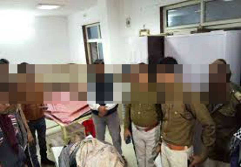 रात में युवक को देख घर के दरवाजे पर खड़ी लडक़ी बोली- प्लीज, मेरी मां को बचा लीजिए, भीतर जाते ही मिली मौत