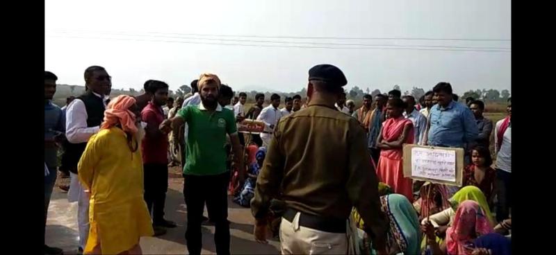 villagers stopped convoy of minister in charge, sought PM aawas