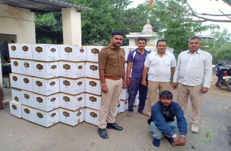 बारदाना की आड़ में साढ़े बीस लाख की अवैध शराब गुजरात ले जाते ट्रक पकड़ा, एक गिरफ्तार
