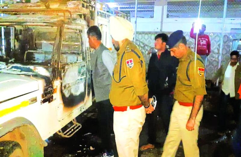 crime @ Behror बदमाशों ने फायरिंग कर ऑफिस में की तोडफ़ोड़, चार गाडिय़ों को आग लगाई