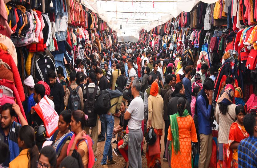 शहर में तिब्बती मार्केट में नया फैशन, खरीदने उमड़े लोग