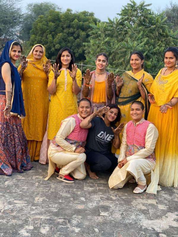 jodhpur tater sisters created mehndi design for babita phogat wedding