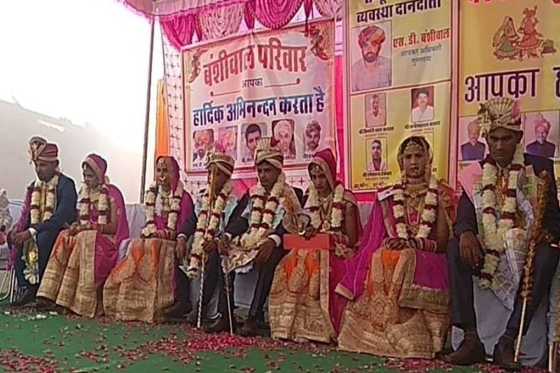 परिणय सूत्र में बंधे बैरवा समाज 11 जोड़़े