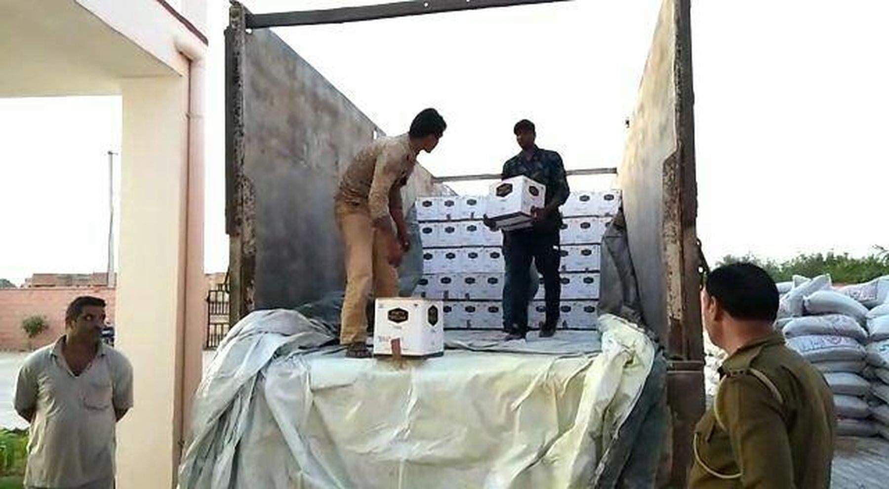 नागौर में हरियाणा निर्मित अवैध शराब से भरा ट्रक जब्त, चालक गिरफ्तार