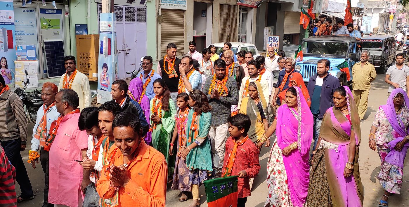 मन के लिए विजय जुलूस की 'मनुआर, अपनों की 'फूट से हुई भाजपा की 'हार