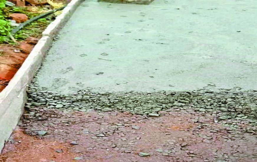 दबनई पंचायत में कांक्रीट सड़क निर्माण कार्य में गड़बड़ी का आरोप