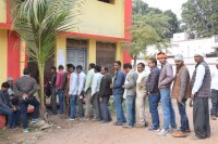 Urea crisis deepens, farmers line started