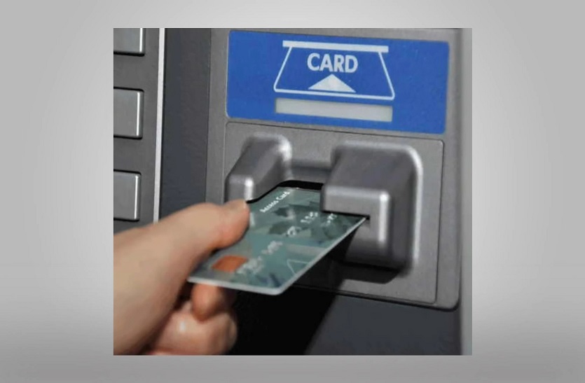आपके ATM कार्ड पर विदेशी हैकर्स की नजर, कभी भी चुरा सकते हैं पैसे