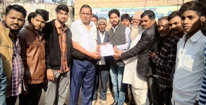 मुख्यमंत्री के नाम ज्ञापन सौंप कार्रवाई की मांग