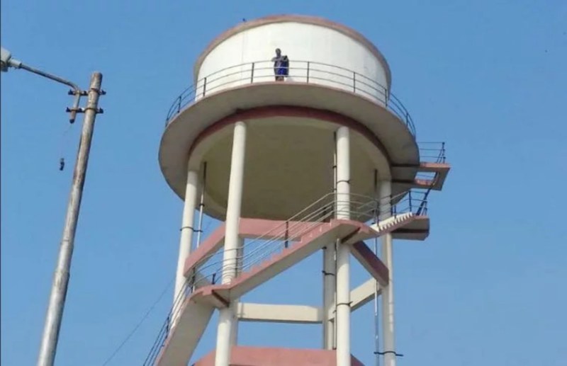 The tap-water scheme to supply water from house to house is dry, somewhere the motor is burnt and somewhere the transformer
