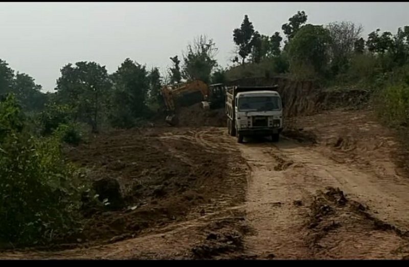 Two dumpers, one JCB seized, SDM said - no information of action