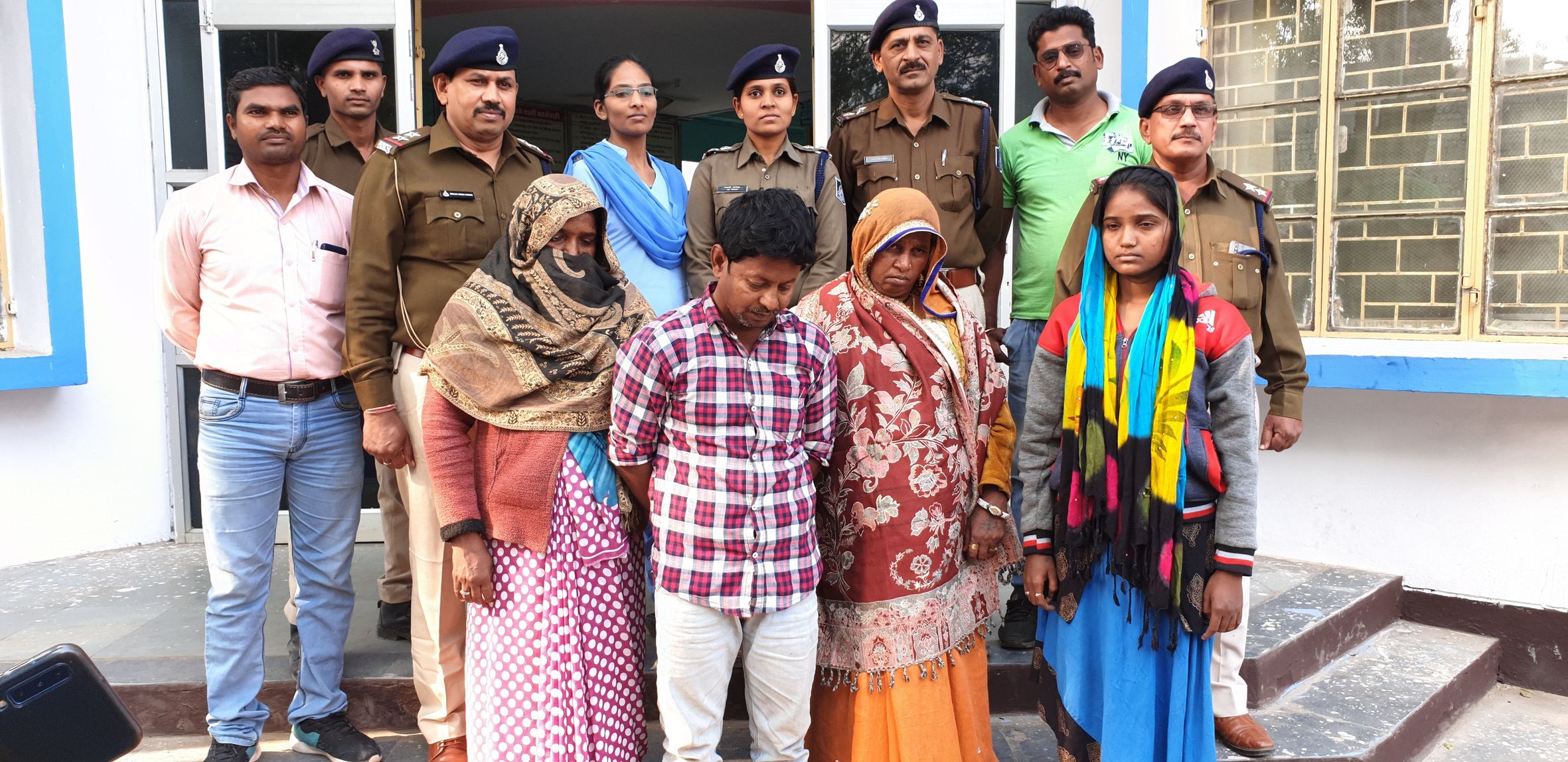 Police arrested mother, daughter and broker