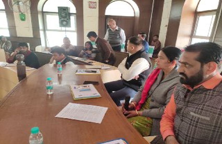 एजेंडा रहित पहली बैठक में सिर्फ नसीहत और सुझाव
