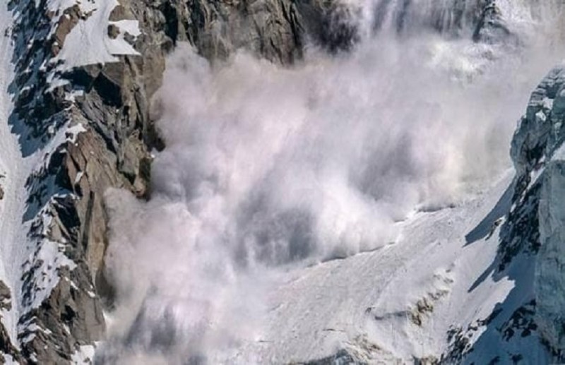 जम्मू-कश्मीर: तंगधार में बर्फीले तूफान में तीन जवान लापता, सेना का सर्च ऑपरेशन जारी