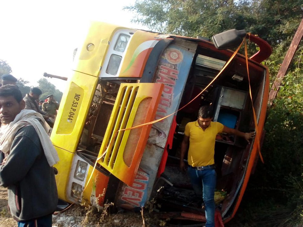 Sidhi Bus Accident: Uncontrolled bus overturned in Sidhi district,Sidhi Bus Accident: Uncontrolled bus overturned in Sidhi district