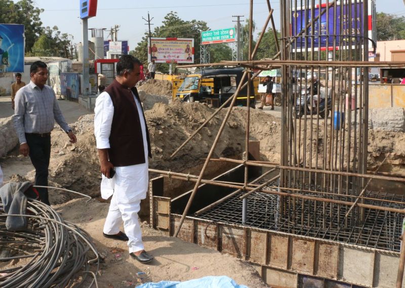 96 करोड़ के ब्रिज का अवलोकन करने पहुंचे विधायक, कहा-गुणवत्ता का रखें ध्यान
