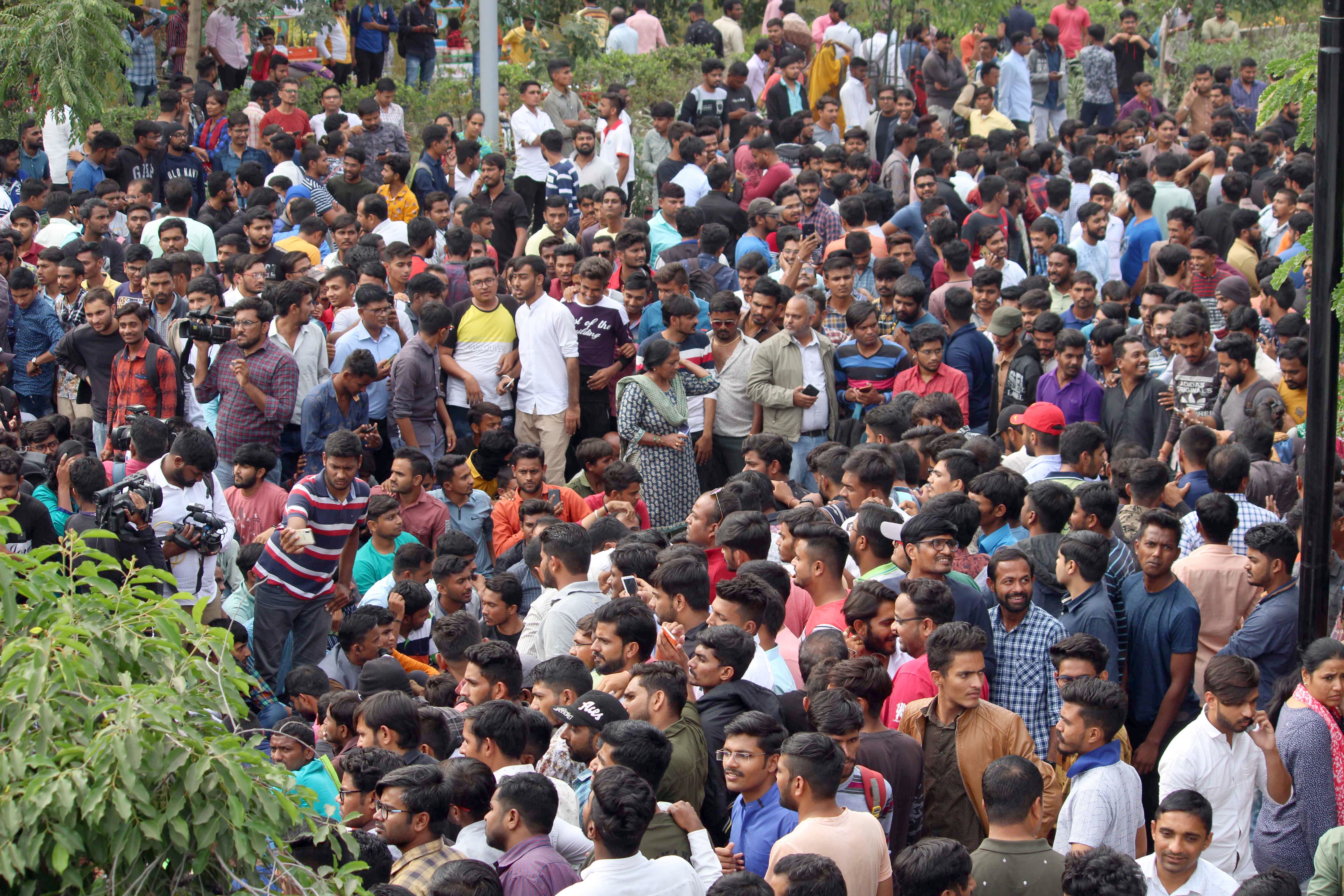 Gujarat:  परीक्षार्थियों के आंदोलन ने पकड़ा जोर, लगातार दूसरे दिन जारी