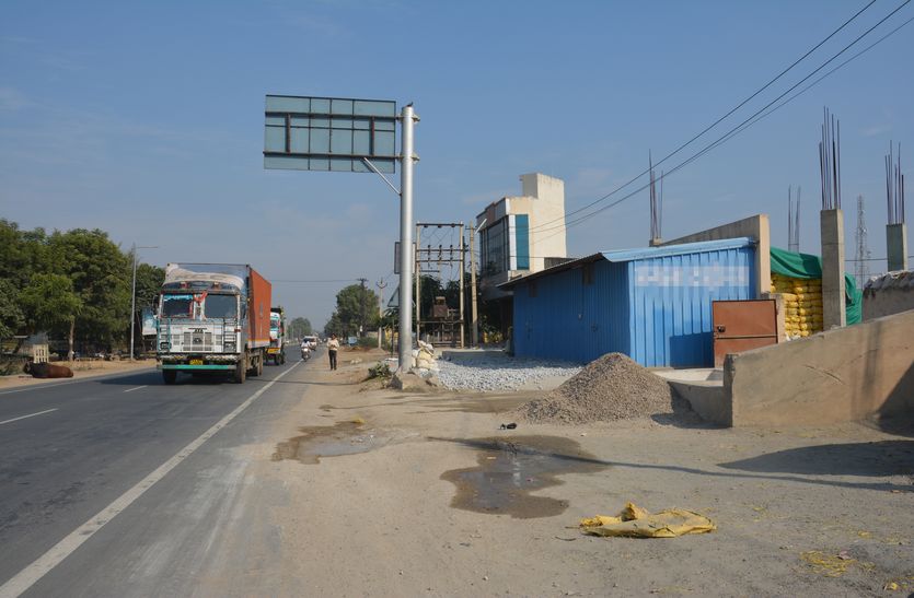 Encroachment On Bhiwadi Sikandara Mega Highway In Alwar